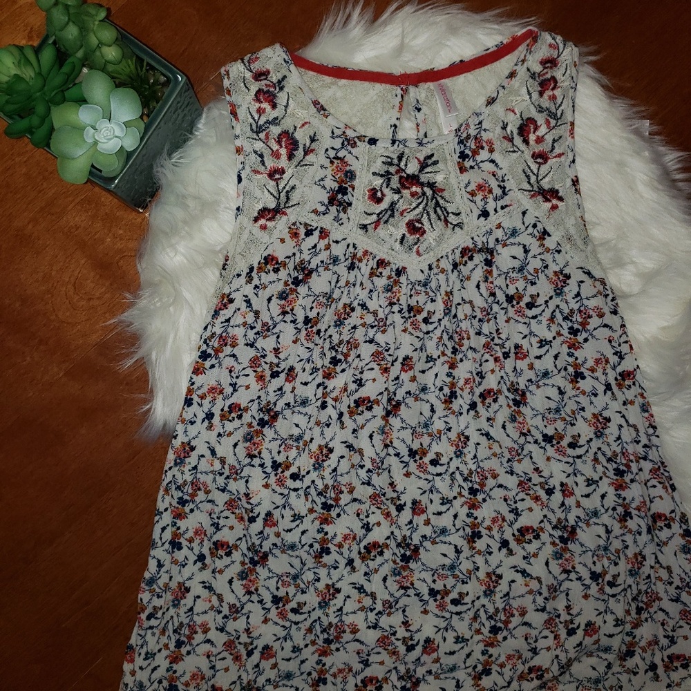 Xhiliration floral tank top